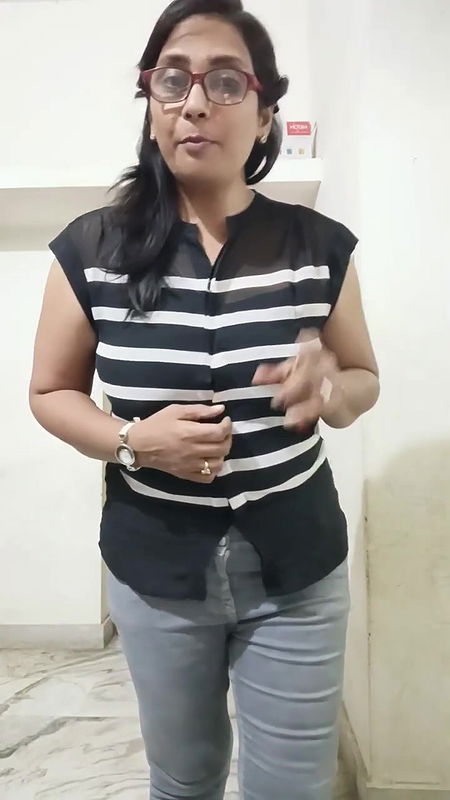 kbhi kbhi offline road side shopping bhi krake dekho yaar bhot achhe dam me achchi chize milti h.