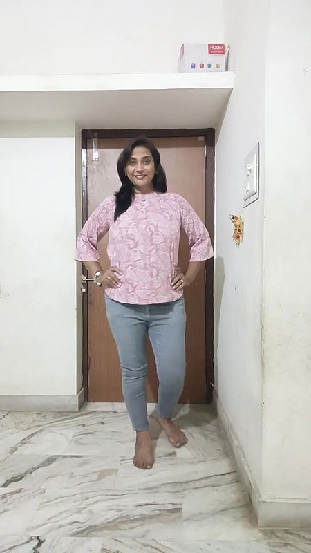 kbhi kbhi offline road side shopping bhi krake dekho yaar bhot achhe dam me achchi chize milti h.