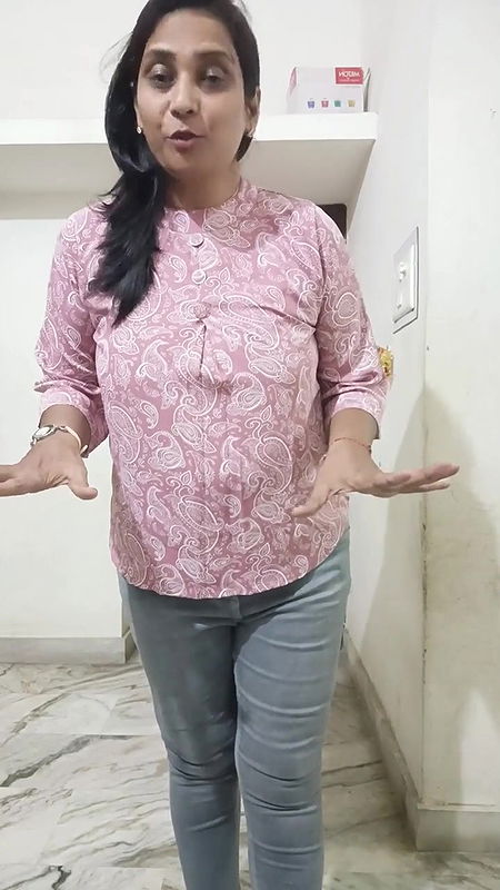 kbhi kbhi offline road side shopping bhi krake dekho yaar bhot achhe dam me achchi chize milti h.