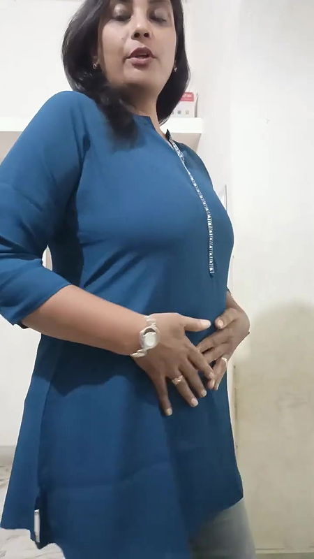 kbhi kbhi offline road side shopping bhi krake dekho yaar bhot achhe dam me achchi chize milti h.