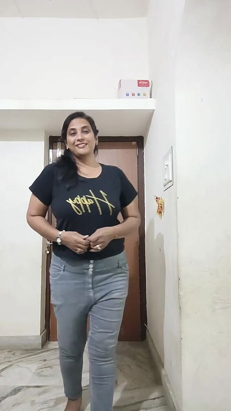 kbhi kbhi offline road side shopping bhi krake dekho yaar bhot achhe dam me achchi chize milti h.