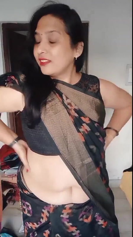 kruti Patel with hott saree vidi.