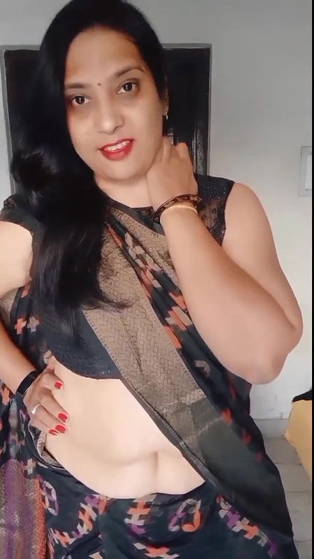 kruti Patel with hott saree vidi.
