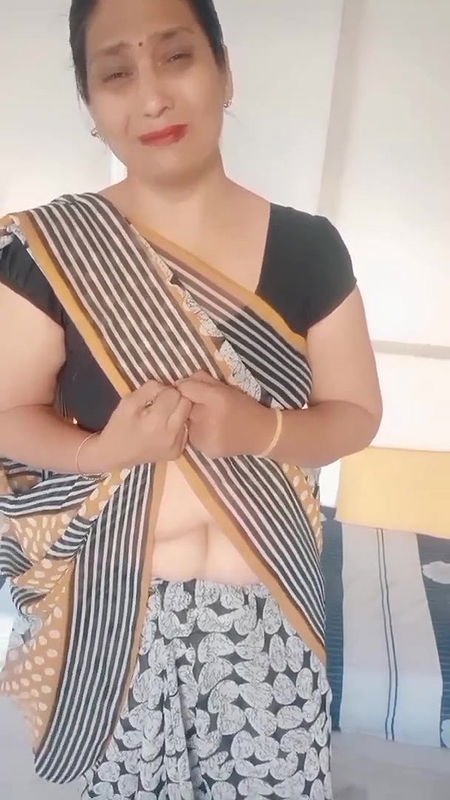 kruti Patel with hottt saree vidio.