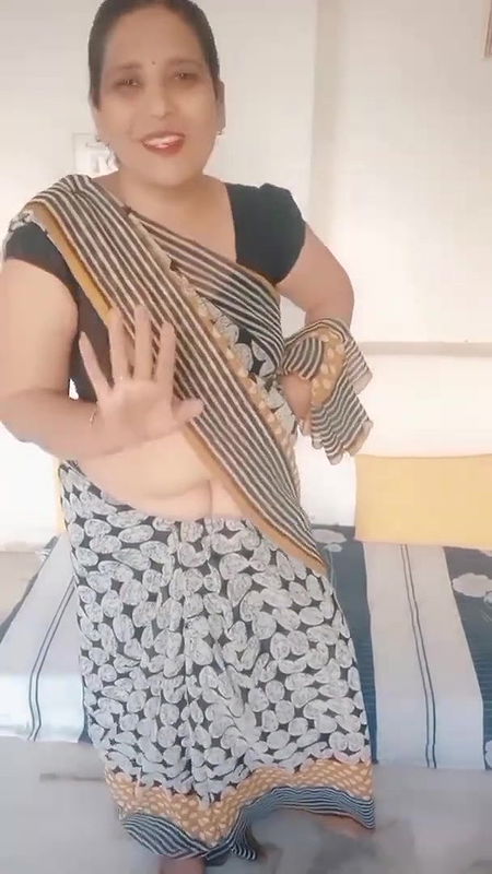 kruti Patel with hottt saree vidio.