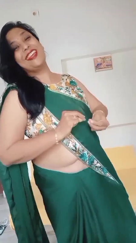 kruti Patel with hottt saree vidio.