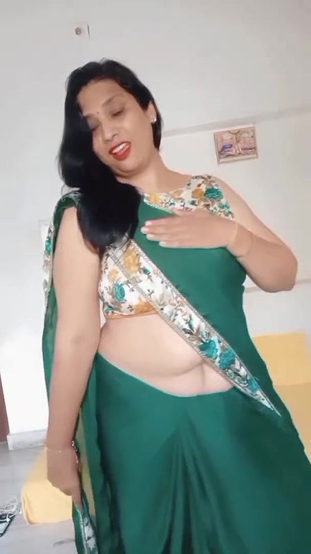kruti Patel with hottt saree vidio.