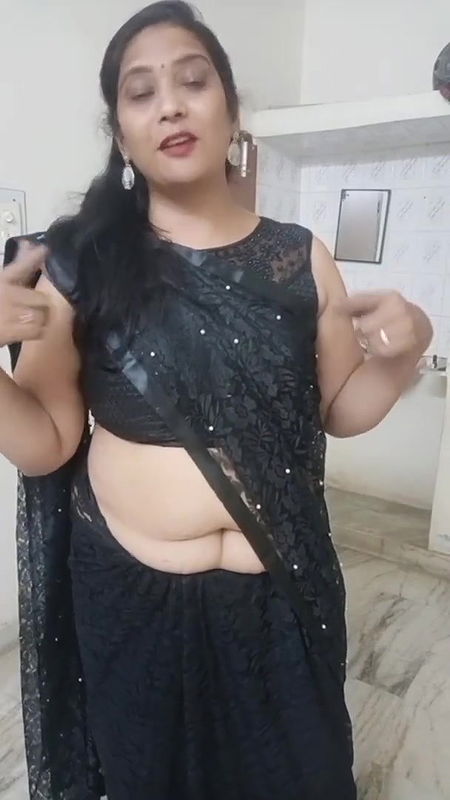 kruti Patel with net saree drapping on shapwea.