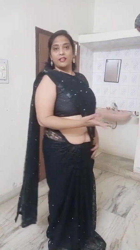 kruti Patel with net saree drapping on shapwea.