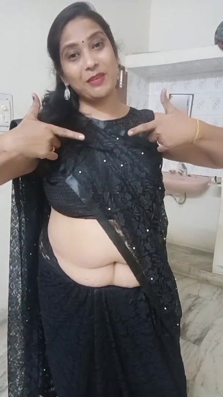 kruti Patel with net saree drapping on shapwea.