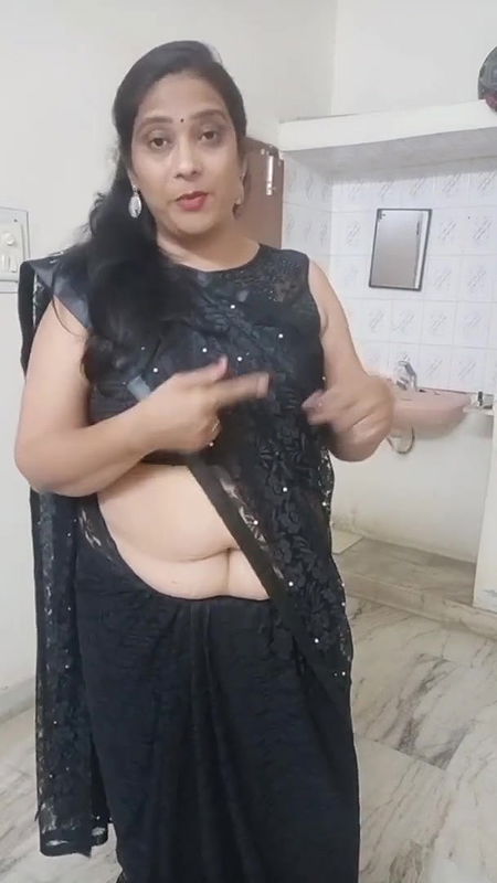 kruti Patel with net saree drapping on shapwea.