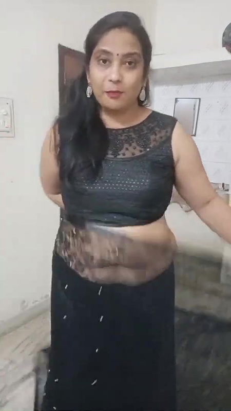 kruti Patel with net saree drapping on shapwea.