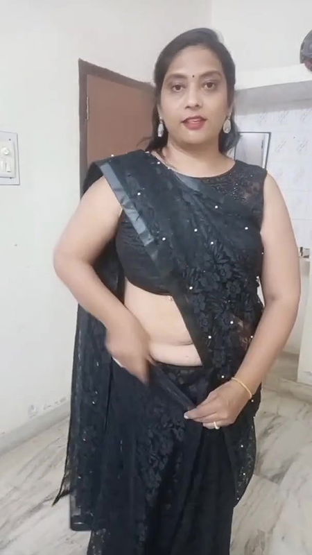 kruti Patel with net saree drapping on shapwea.
