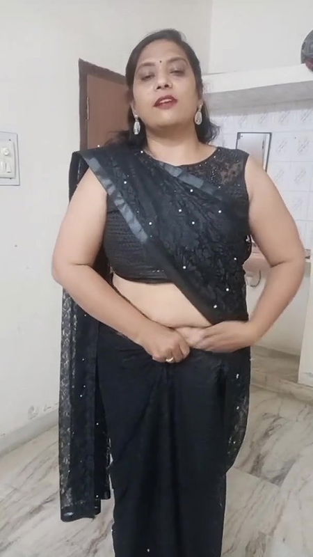 kruti Patel with net saree drapping on shapwea.