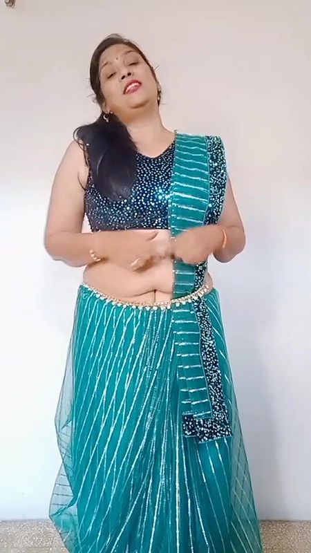 kruti Patel with net saree drapping with waist cha.