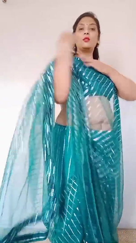 kruti Patel with net saree drapping with waist cha.