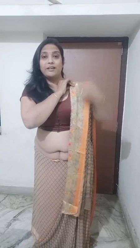 kruti Patel with saree drapping in Gujarati styl.