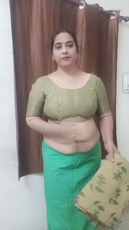 moti hu to Kya kru ？ khana apni kamai ka khati hu aapki thodi Jo aapko Mera motapa bura lga.