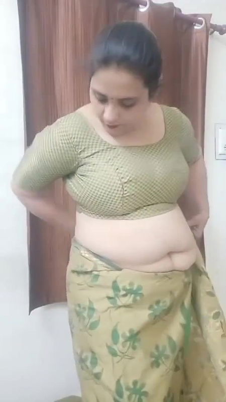 moti hu to Kya kru ？ khana apni kamai ka khati hu aapki thodi Jo aapko Mera motapa bura lga.