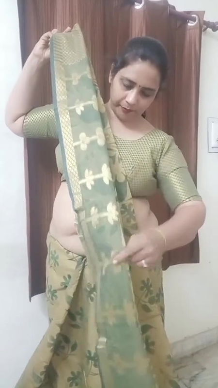 moti hu to Kya kru ？ khana apni kamai ka khati hu aapki thodi Jo aapko Mera motapa bura lga.