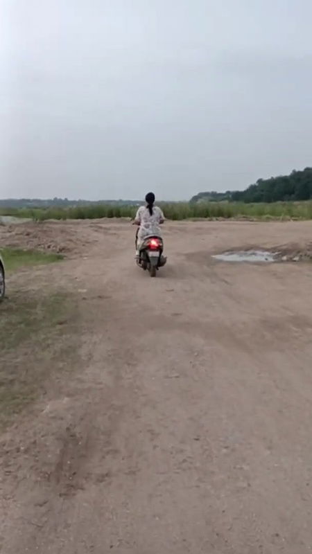 mujse jalne walo thoda aur ahesan krdo abhi maza ni aata thoda aur badnam kro???