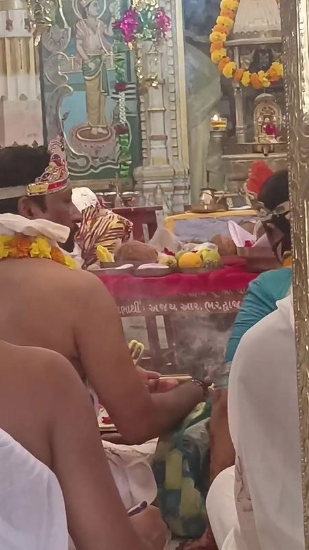 panchanihka mahostav ka pahela din ⧸ meri mahendi kesa rang lai he？⧸kya aapne dekha asa.