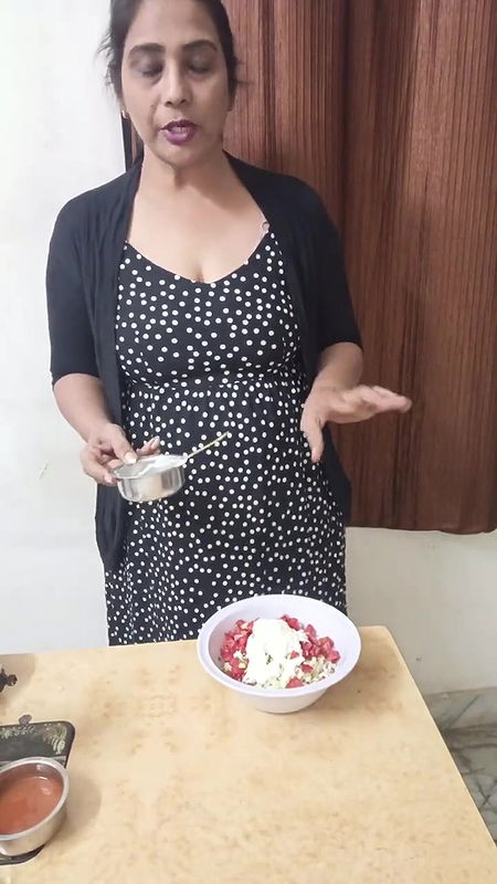 Papadi channa chat bhot hi healthy , protein and vitamins se bharpur  bas 5:me read.