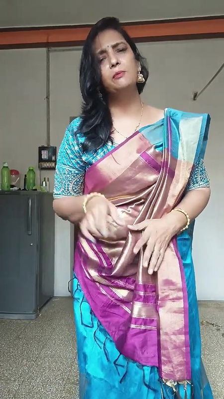 paryusan parv ke aathve  din ka look ⧸mene pahena golden saree kesi lg rhi hu？⧸31Augus.