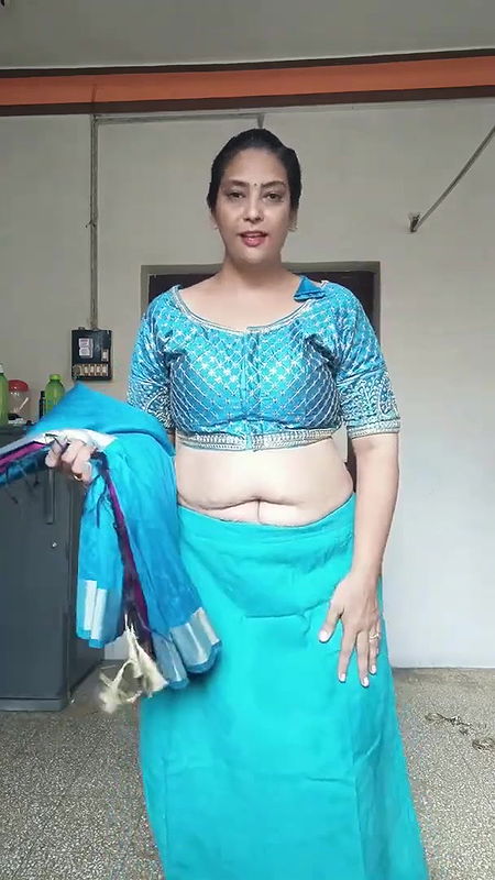 paryusan parv ke aathve  din ka look ⧸mene pahena golden saree kesi lg rhi hu？⧸31Augus.