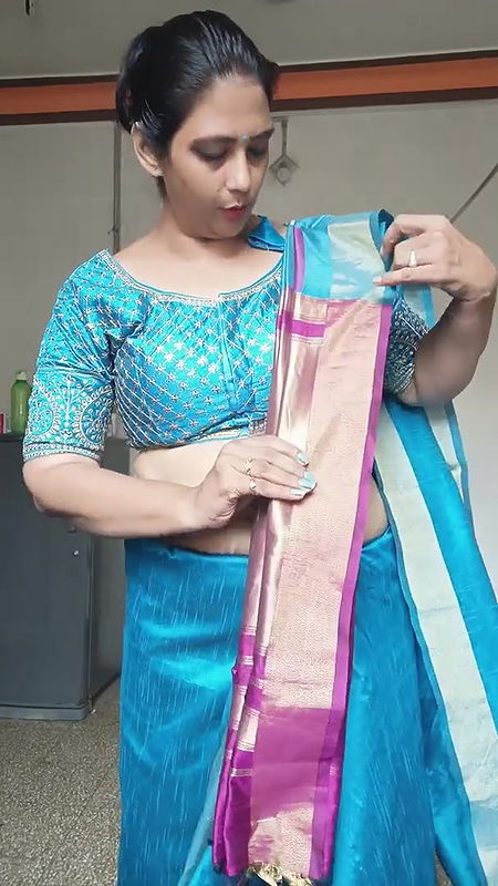 paryusan parv ke aathve  din ka look ⧸mene pahena golden saree kesi lg rhi hu？⧸31Augus.