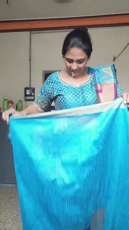 paryusan parv ke aathve  din ka look ⧸mene pahena golden saree kesi lg rhi hu？⧸31Augus.