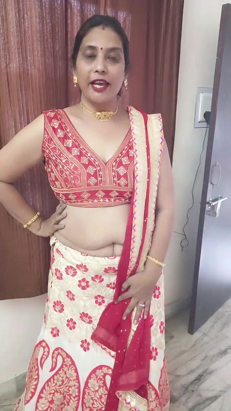 paryusan parv ke pahle din ka look ⧸mene pahena lahenga kesi lg rhi hu.