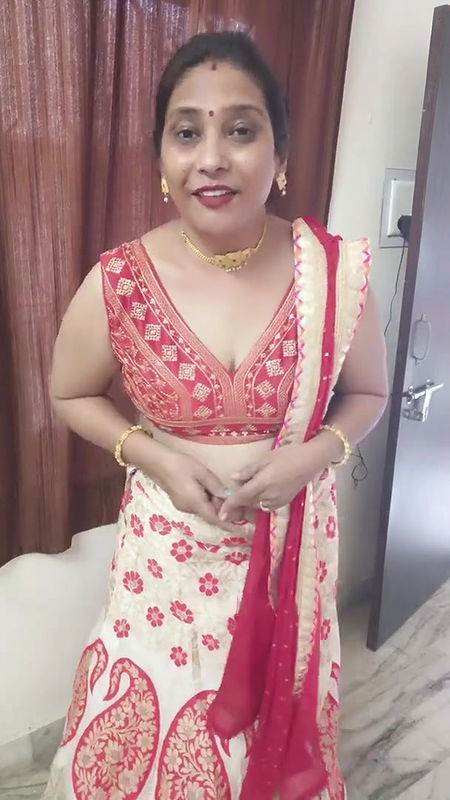 paryusan parv ke pahle din ka look ⧸mene pahena lahenga kesi lg rhi hu.