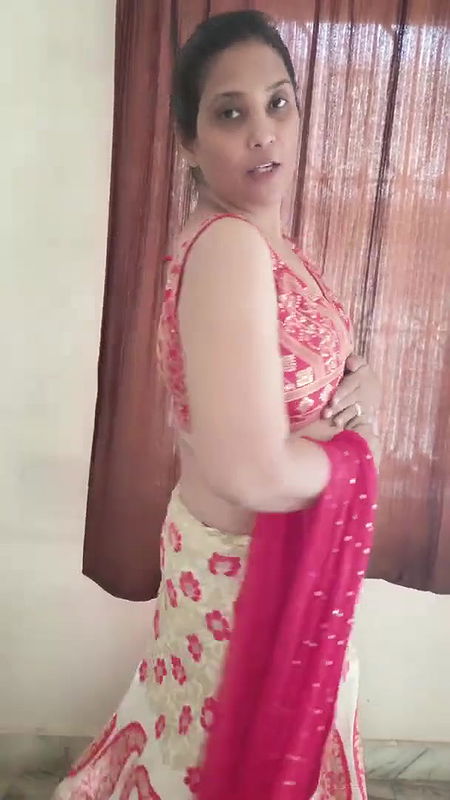 paryusan parv ke pahle din ka look ⧸mene pahena lahenga kesi lg rhi hu.