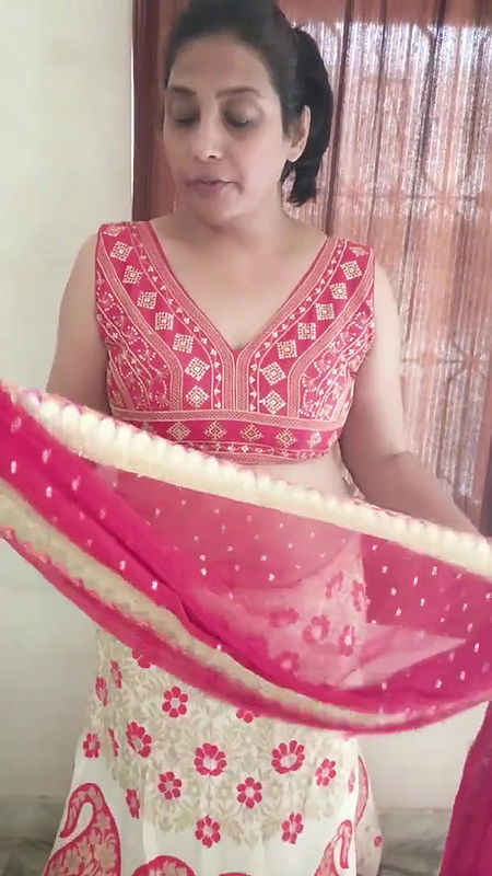 paryusan parv ke pahle din ka look ⧸mene pahena lahenga kesi lg rhi hu.