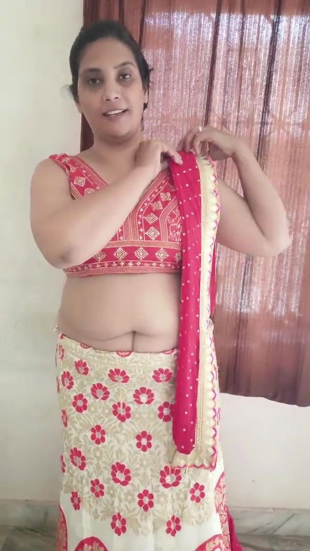 paryusan parv ke pahle din ka look ⧸mene pahena lahenga kesi lg rhi hu.