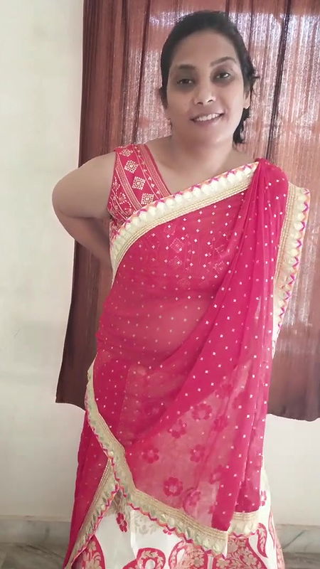 paryusan parv ke pahle din ka look ⧸mene pahena lahenga kesi lg rhi hu.