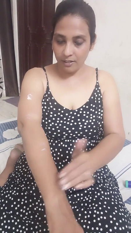 Shardiyo me apni tvacha ka khayal kese rakhti hu⧸me apne aap ko kese thand se bachati hu.