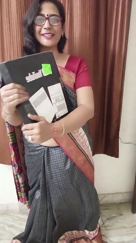 YouTube sliver play button unboxing⧸i got my silver play button tnq so much aapki vajah se mila he??