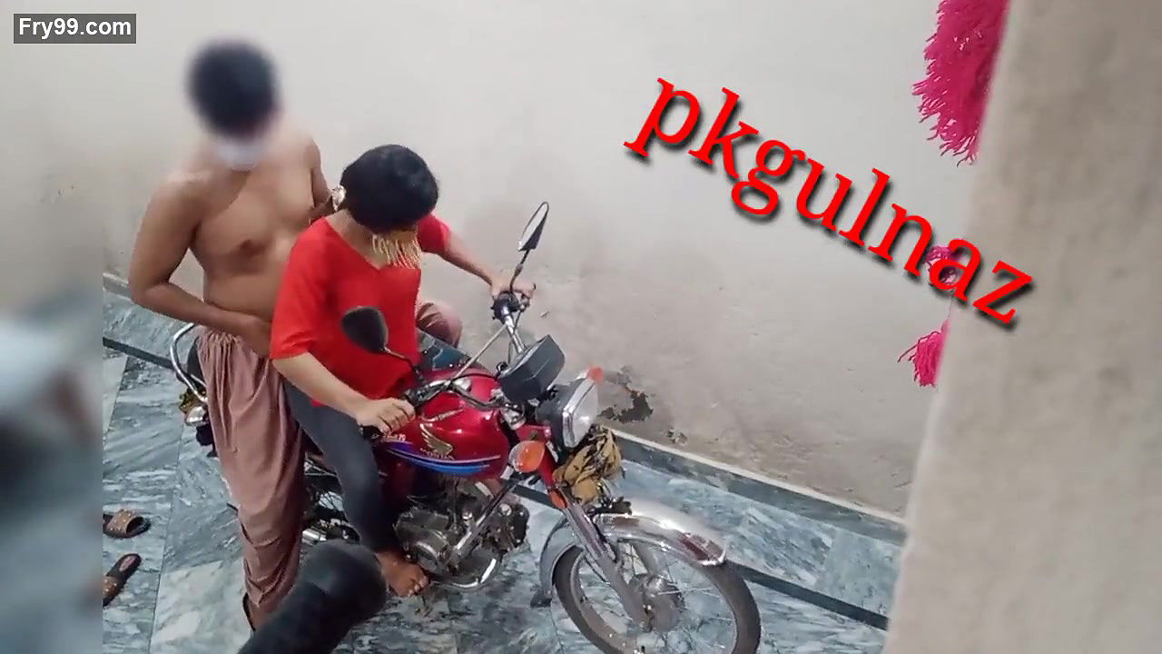 Desi stepister ki bike par chudai