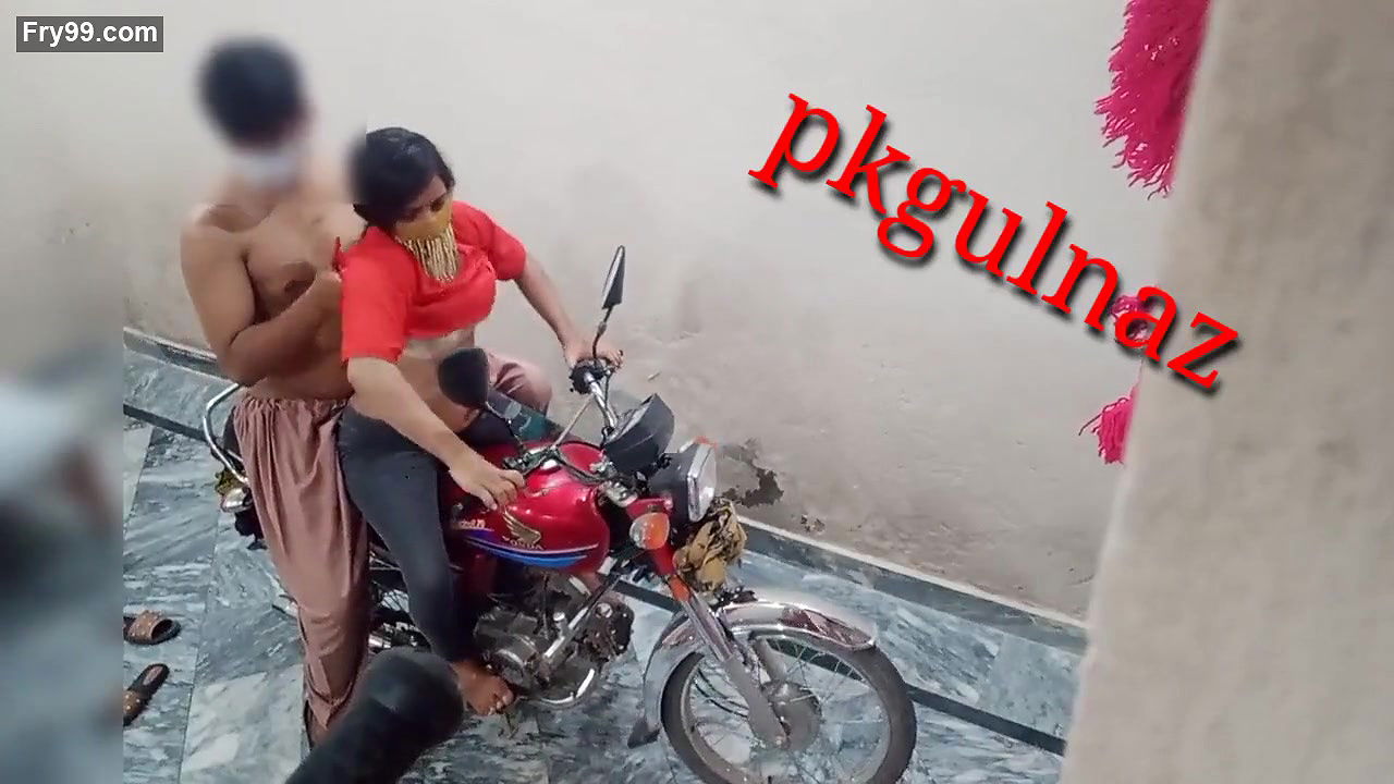 Desi stepister ki bike par chudai