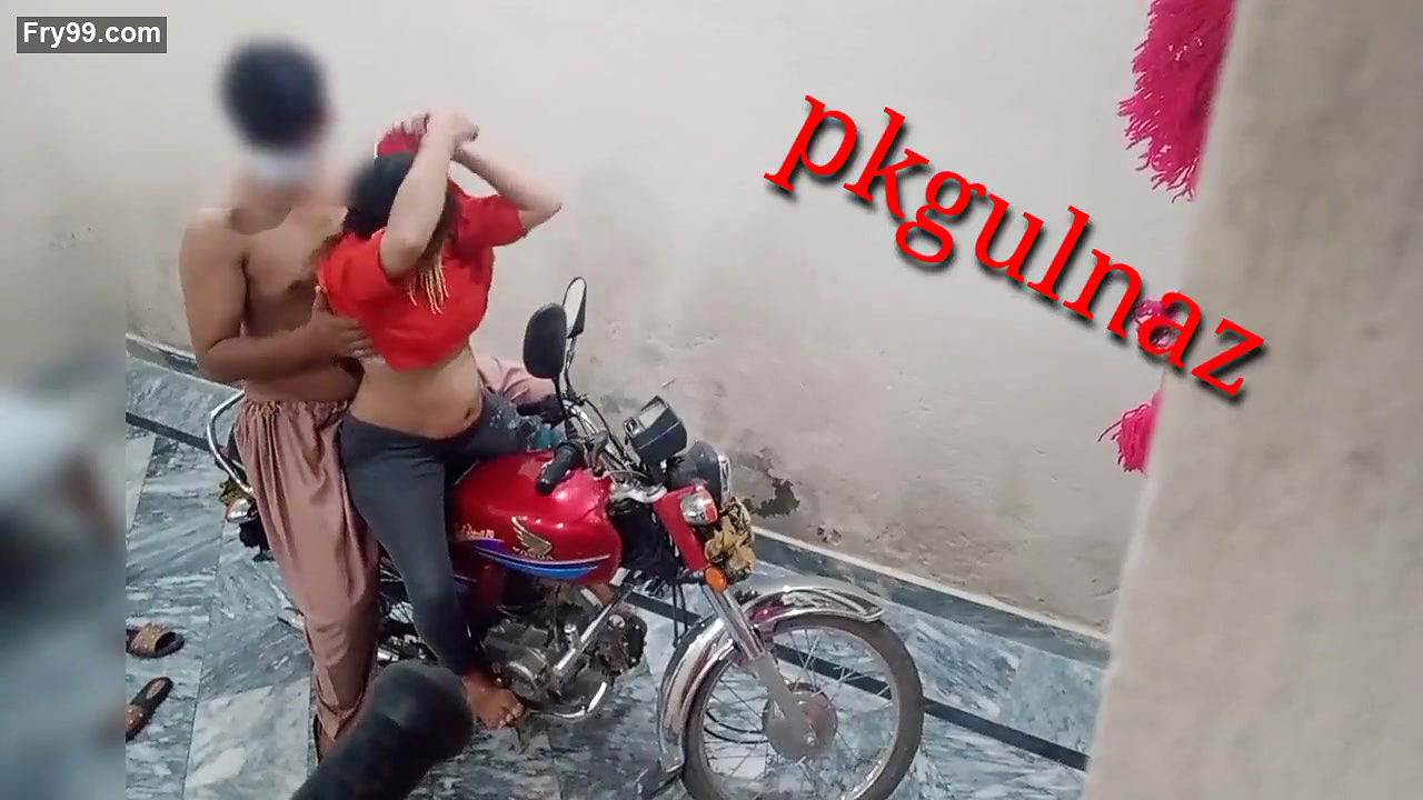 Desi stepister ki bike par chudai