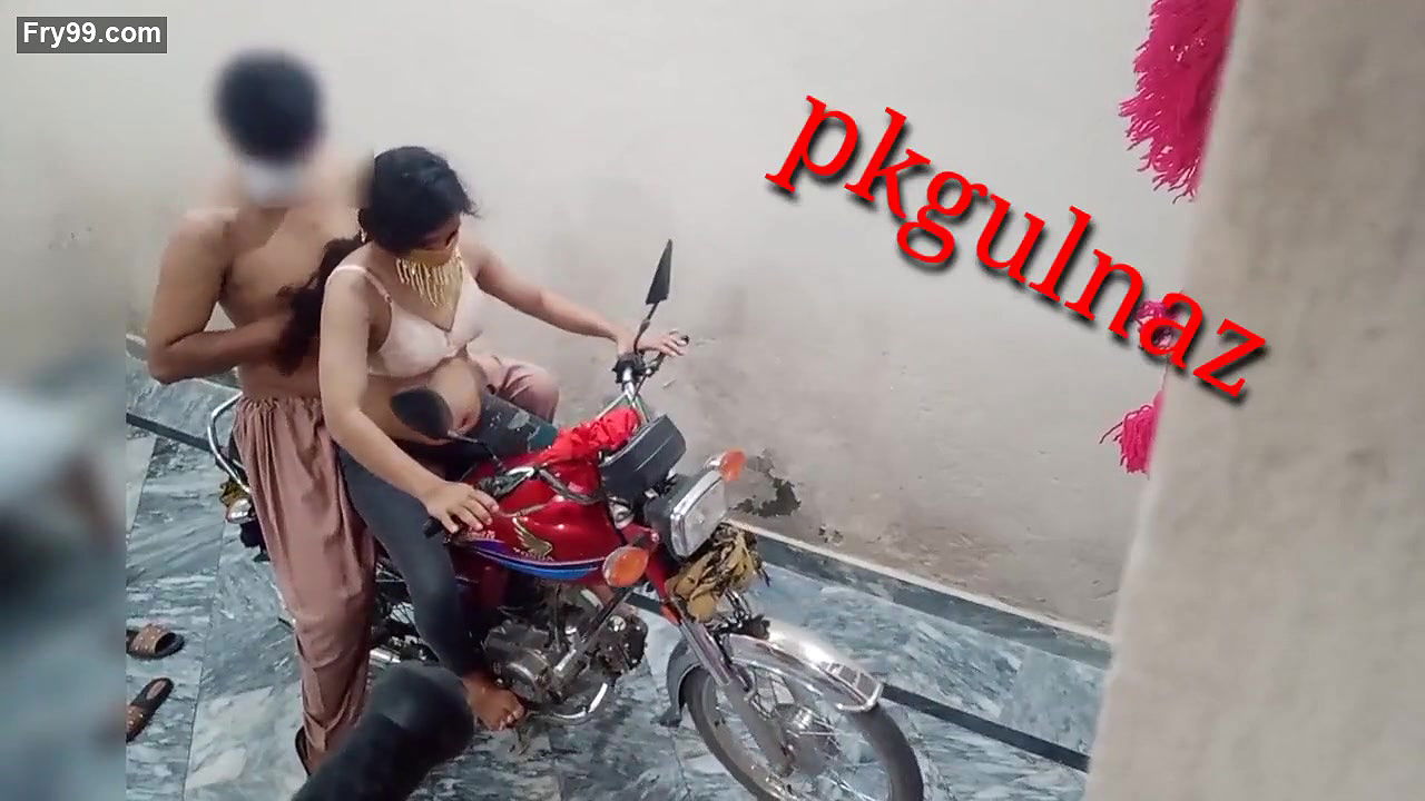 Desi stepister ki bike par chudai