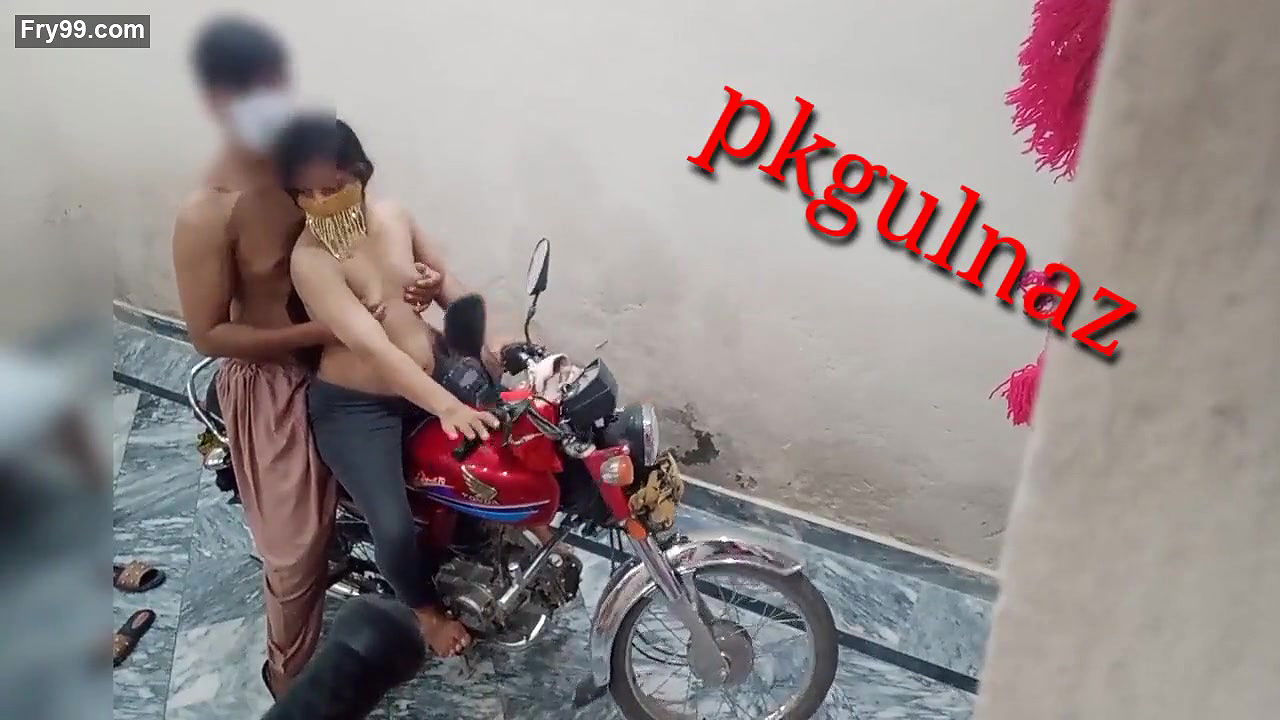Desi stepister ki bike par chudai