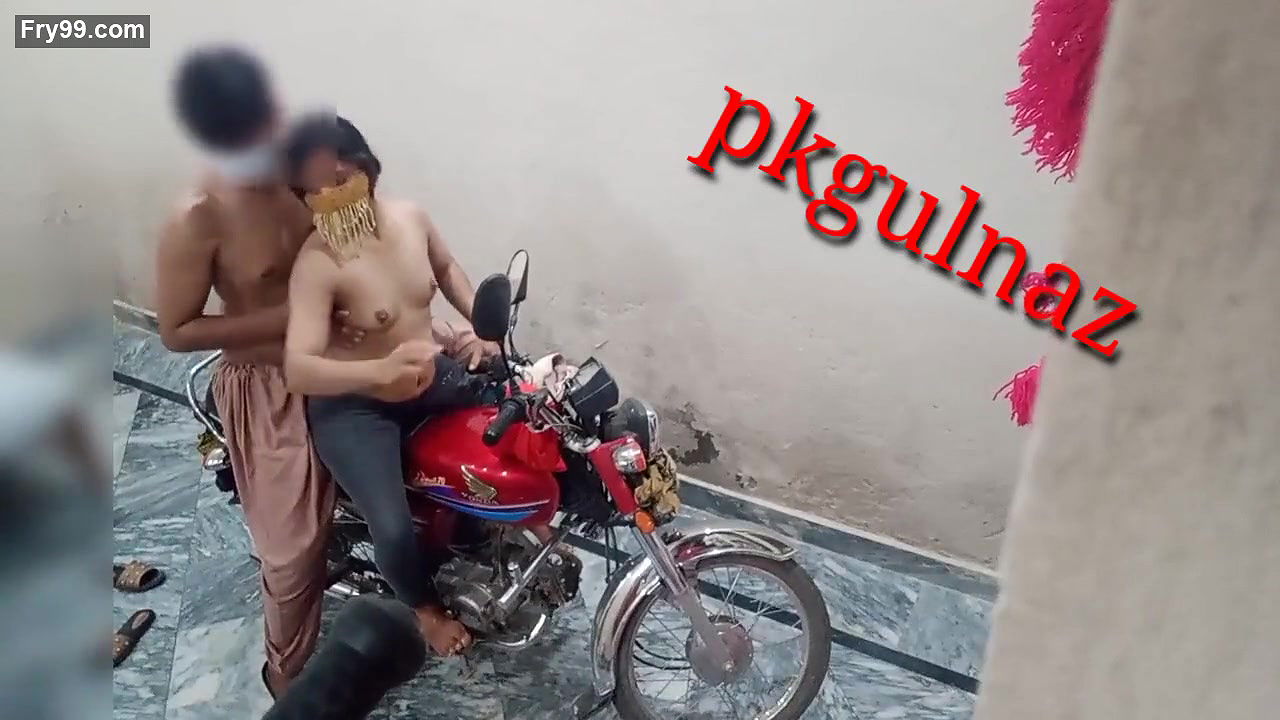 Desi stepister ki bike par chudai