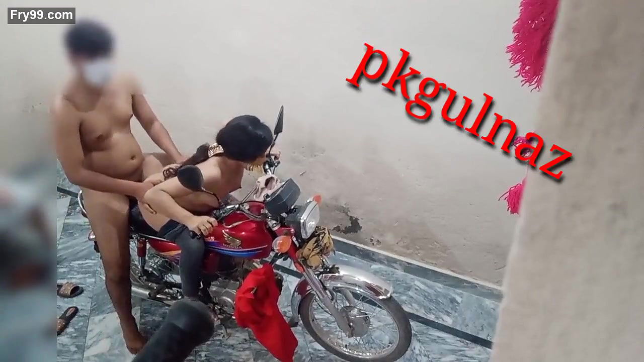 Desi stepister ki bike par chudai