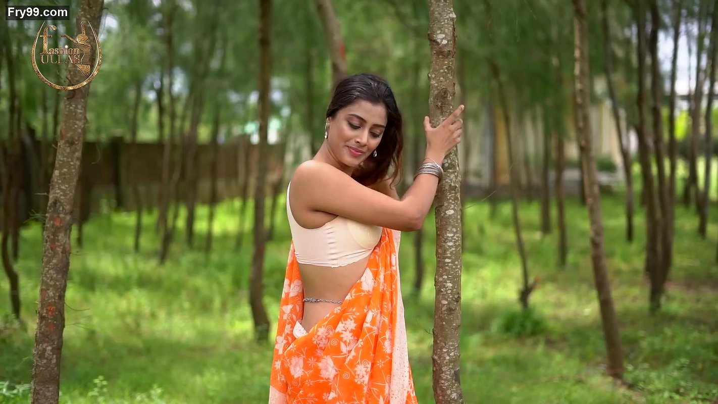 Koyeliya – Beach Saree Looks – Fashion Ullas