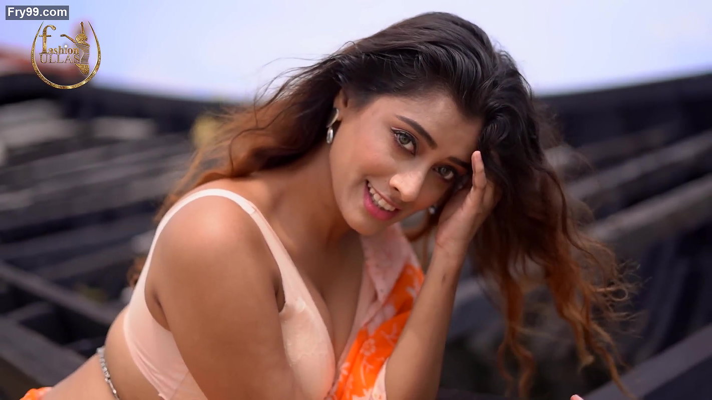 Koyeliya – Beach Saree Looks – Fashion Ullas