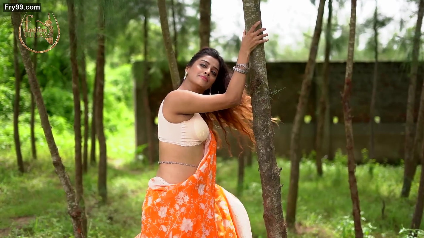 Koyeliya – Beach Saree Looks – Fashion Ullas