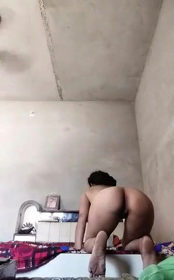 Cute Desi girl Shows her Boobs and Pussy